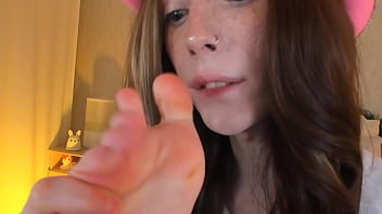Trans Sucking Her Feet thumbnail