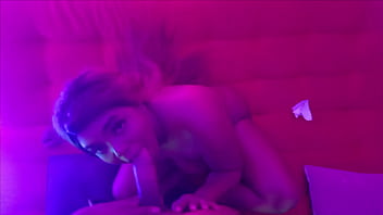 Sorprendo a mi madrastra y le doy mi enorme polla