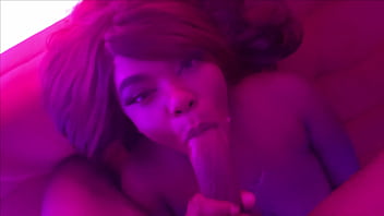 Sorprendo a mi madrastra y le doy mi enorme polla