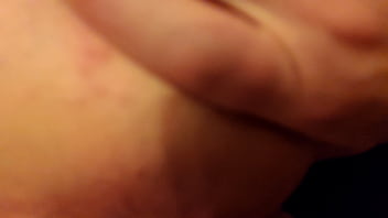 Calvoyrubia gatita poniendo cola