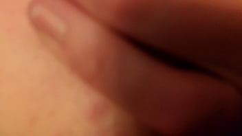 Calvoyrubia gatita poniendo cola