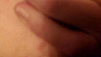 Calvoyrubia gatita poniendo cola