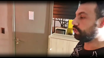 A loira casada safada com fogo na buceta deu ate nos bastidores com a camera desligada