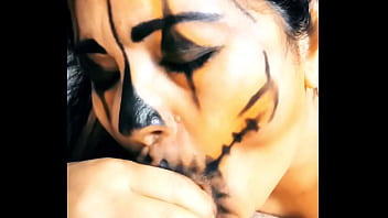 Halloween inesquecível milf gostosa desconhecida e má suga todo esperma dos homens e engole seus sémen o casado sofre sem esperma para a esposa depois daquela última noite a milf casada procurou outro que pudesse mais uma ve