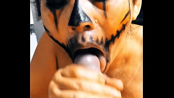 Halloween inesquecível milf gostosa desconhecida e má suga todo esperma dos homens e engole seus sémen o casado sofre sem esperma para a esposa depois daquela última noite a milf casada procurou outro que pudesse mais uma ve