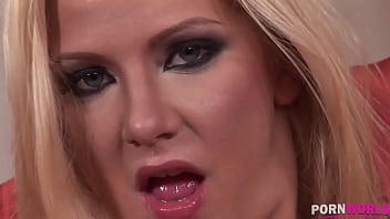 Blonde vixen caroline handle two thick sticks perfectly gp1857