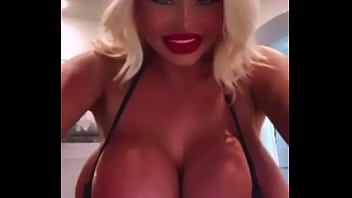 La puta bimbo de tu mamá es mi perrita ahora