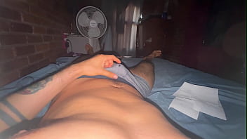 Macho Vergon Se Hace Paja Para Empezar El Día A Full thumbnail