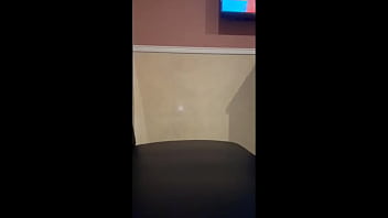 カラオケのマイクを握るとおちんちんを触ってるような感じしてオナニーしたくなる地味な女性大生のオナニー。