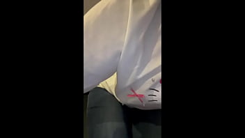 カラオケのマイクを握るとおちんちんを触ってるような感じしてオナニーしたくなる地味な女性大生のオナニー。