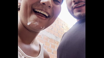 Putita colombiana se deja follar en publico arriesgado y camina por toda la calle con el semen en la calle