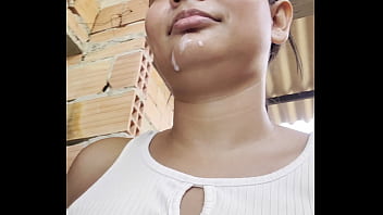 Putita colombiana se deja follar en publico arriesgado y camina por toda la calle con el semen en la calle