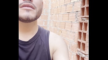 Putita colombiana se deja follar en publico arriesgado y camina por toda la calle con el semen en la calle