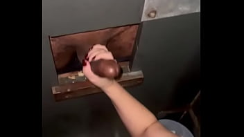 Fui na casa de swing e brinquei no glory hole