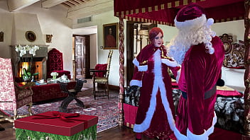 Old mature celebrates christmas in july by giving a great blowjob