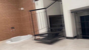 Na piscina com amiga