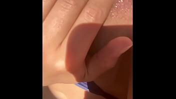 Masturbandome rico en la casa de mi mejor amiga me dejan solita