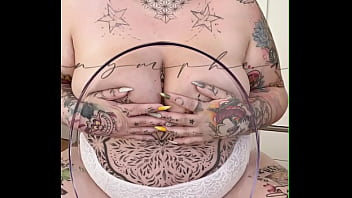 Olala toujours les mains devant