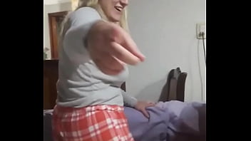 Tetas enormes en piyamada