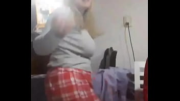 Tetas enormes en piyamada