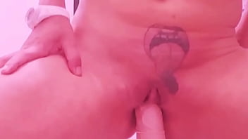 “chuveiro ligado nynfa ligada e o final bem molhado ”