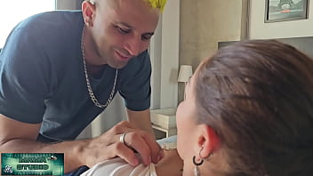 Mama studio em saiu de galo para cortar o cabelo e voltou de pintinho amarelinho gratis