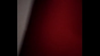 Arrivée à la darkroom pour un dogging à l'aveugle tu veux voir la suite