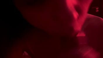 Chupo e me lambuzo no pau do melhor amigo do meu namorado