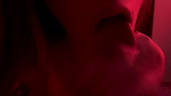 Chupo e me lambuzo no pau do melhor amigo do meu namorado