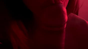 Chupo e me lambuzo no pau do melhor amigo do meu namorado