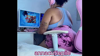 Bbw gamer girl farting for online friends
