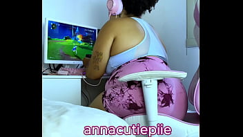 Bbw gamer girl farting for online friends