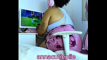 Bbw gamer girl farting for online friends