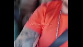 Não aguentei e sentei gostoso no pau do amante dentro do carro