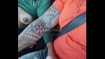 Não aguentei e sentei gostoso no pau do amante dentro do carro