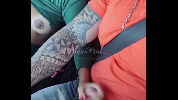 Não aguentei e sentei gostoso no pau do amante dentro do carro