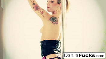 Blonde babe masturbates