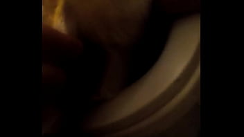 Жена писает