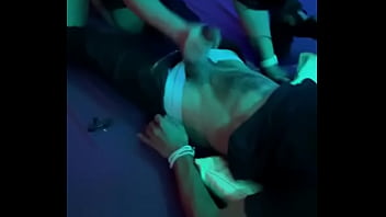 Casada se divertindo na rola de um negaooo