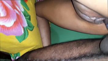 Puta morena es follada por una verga enorme