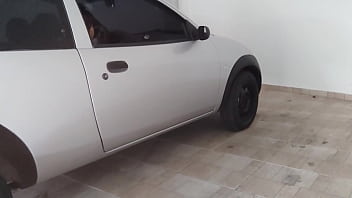 Casal amador transando gostoso no carro e na sala