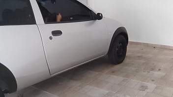 Casal amador transando gostoso no carro e na sala