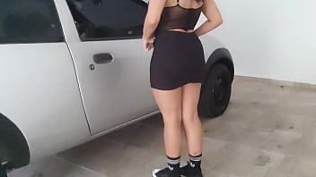 Casal amador transando gostoso no carro e na sala