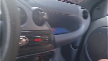 Casal amador transando gostoso no carro e na sala