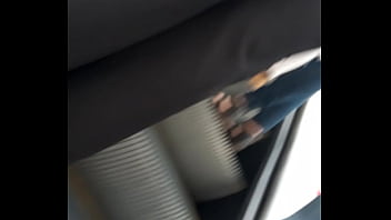 Culo en centro comercial pelo lizo