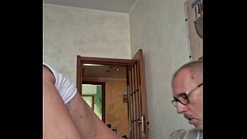 Proprio mentre comincio a fotterla arriva suo marito Proprio mentre comincio a fotterla arriva suo marito