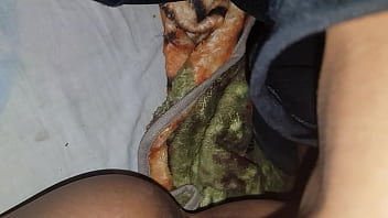 Chupandole la concha a mi esposa y unas metidas de dedo