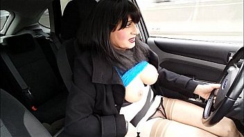 Cougar Qui Conduit La Chatte A L Air thumbnail