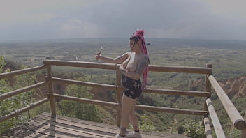 Me follo a una influencer frente al mirador