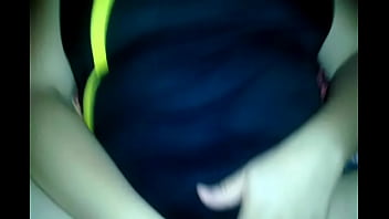 Mi esposa se toca mientras la cojo